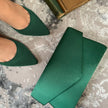 Zapatos de fiesta Daniella con punta afilada, tacón fino y correa al tobillo en color Verde